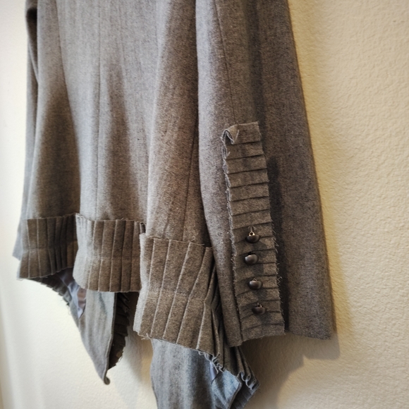 Ryu Gray Wool Ruffled Jacket - Picture 5 of 7